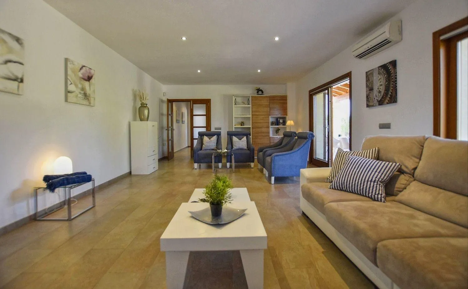 Atemberaubende Villa Mit Pool Und Panoramablick In Unmittelbarer Naehe Von Alcudia Und Dem Meer