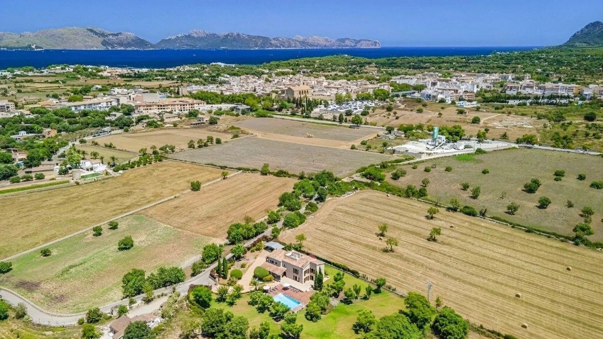 度假居 Atemberaubende Villa Mit Pool Und Panoramablick In Unmittelbarer Naehe Von Alcudia Und Dem Meer